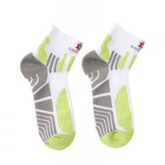 China Activewear Factory: Marathon Energy Sports Socks That Are Available in a Variety of Colors and Sizes